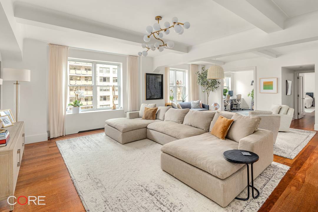 Welcome to this sun filled, high floor home in one of the Upper West Side s most iconic Emery Roth designed cooperatives.