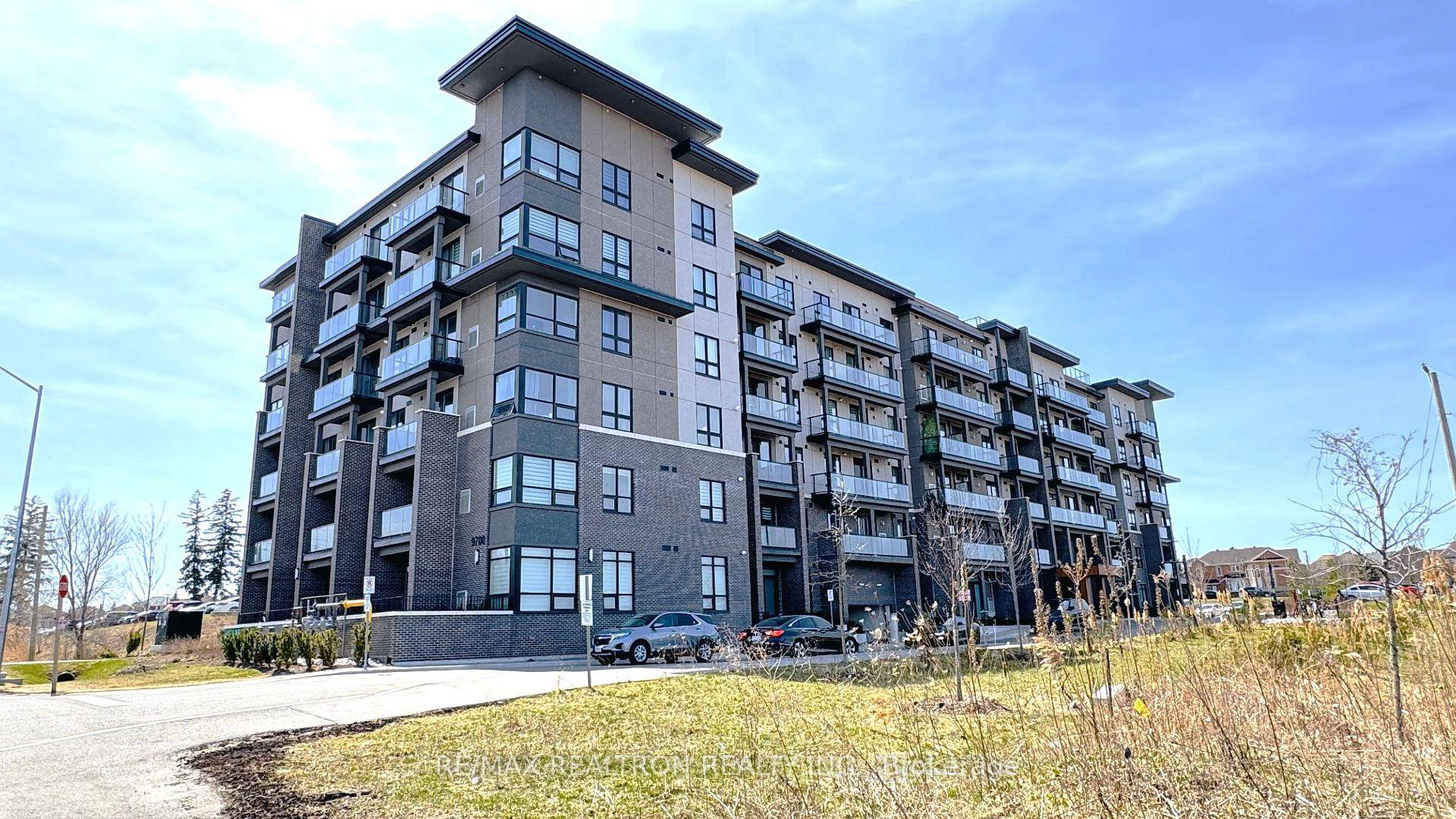 Welcome to this beautifully designed 2 bedroom, 2 bathroom condo suite in the sought after Canvas on the Rouge community.