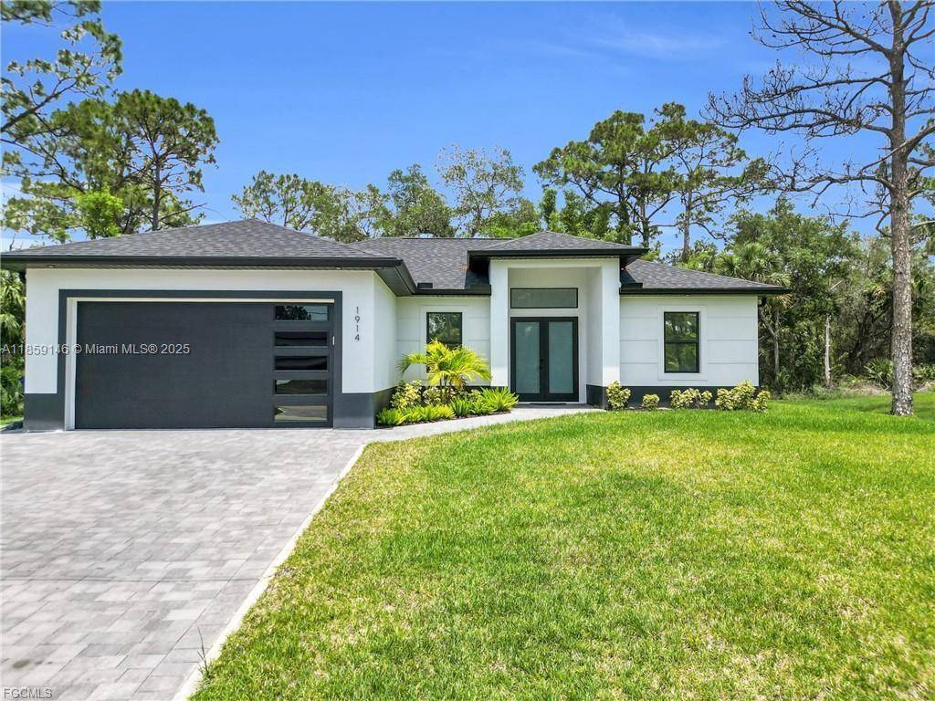 Brand New Home Ready in Lehigh Acres !