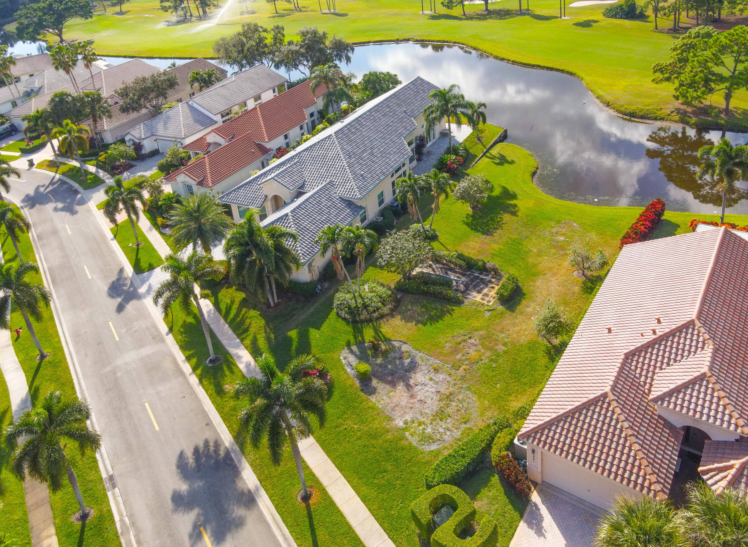 Attention Builders ! ! Once in a Lifetime Opportunity in Oakmont at The Fountains Country Club !