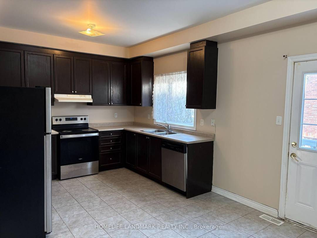 3 storey house with 3 bedrooms on third floor and 1 bedroom den on first floor, Spacious living room and kitchen on second floor with 9 ft ceiling, carpet free ...