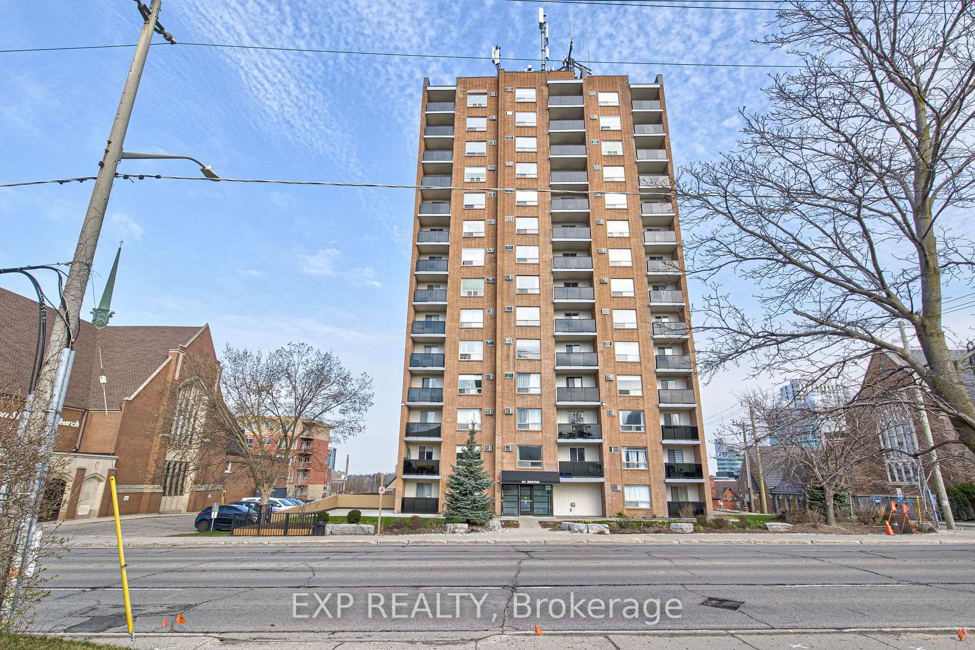 Welcome to this bright and spacious 1 bedroom corner unit, offering an open concept living and dining area filled with natural light from two large southeast facing windows.