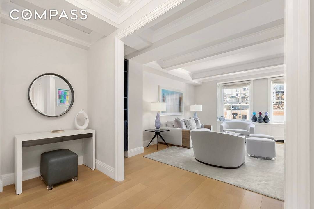 Classic prewar elegance meets modern living at the Philip House, a refined condominium in the heart of Carnegie Hill.