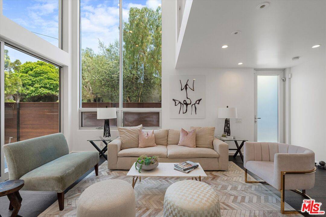 483   Carroll Canal Ct 3BR Marina Del Rey La