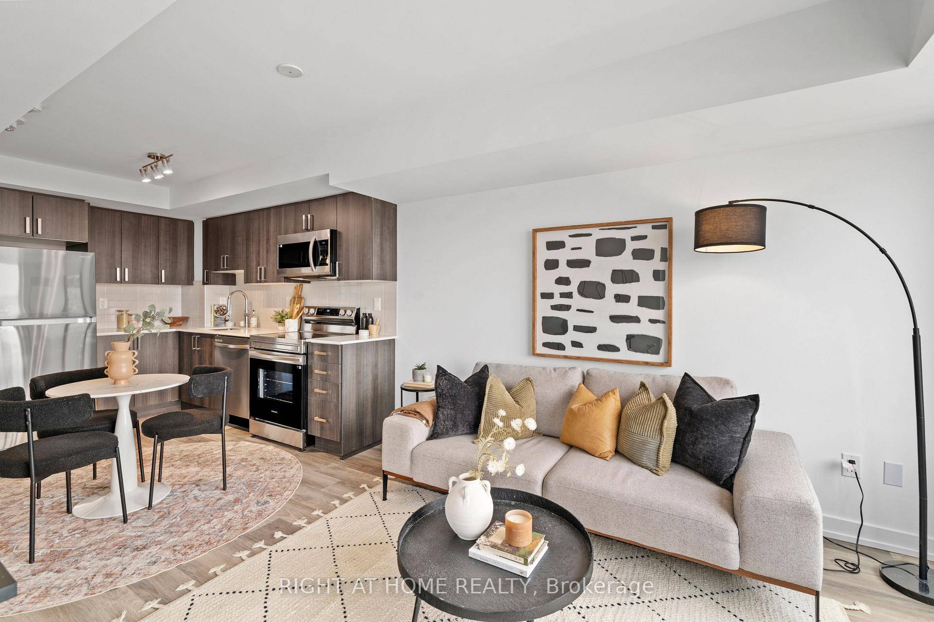 Brand new 1 bedroom unit, never lived in.