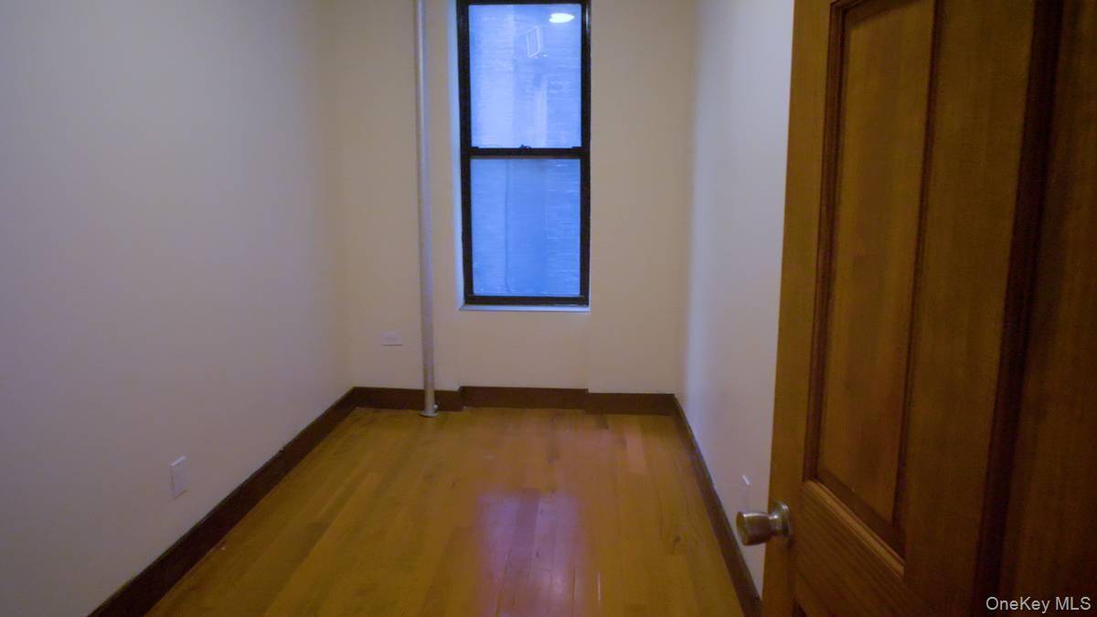 Spacious 3BR Apartment Across from Riverbank State Park !