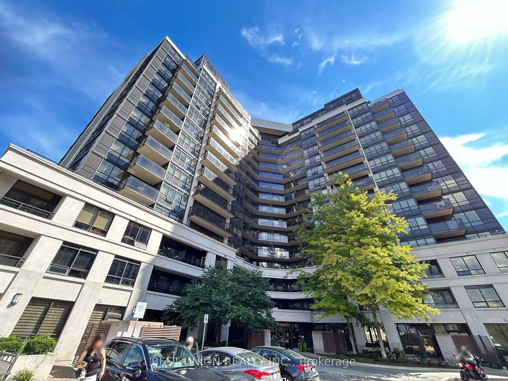 Bright amp ; spacious 1 Den condo with parking at Sheppard amp ; Allen Rd !