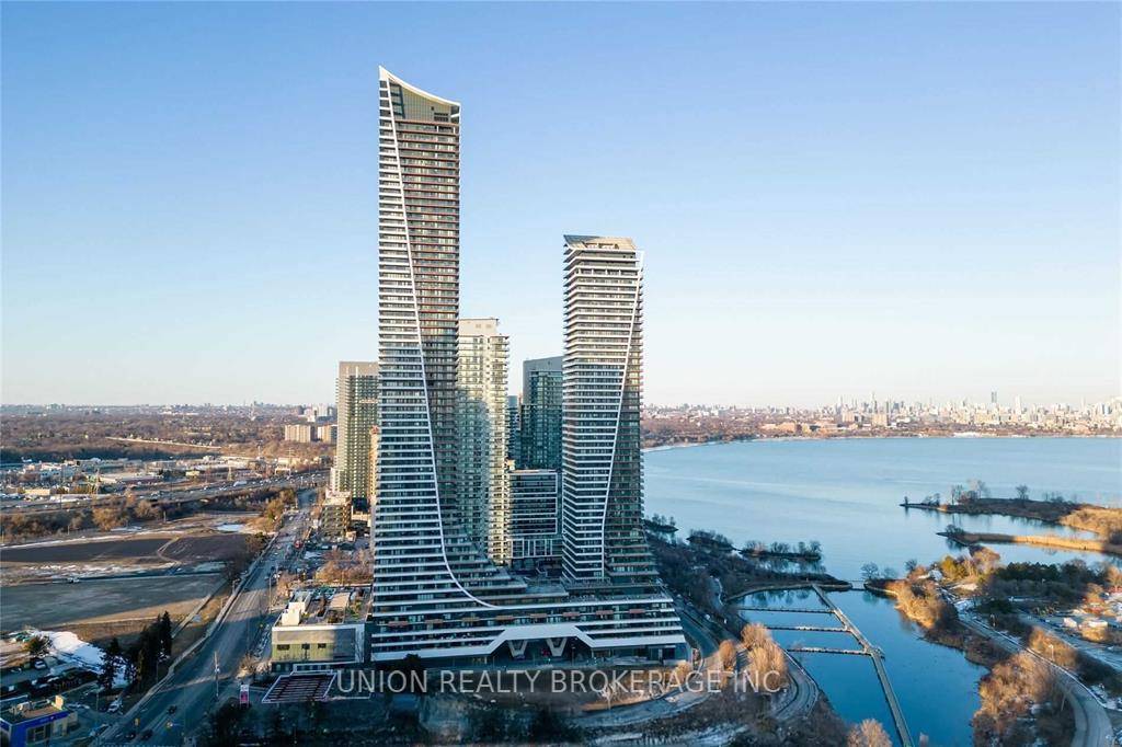 Welcome to this light filled 2 1 bedroom, 2 bathroom 840 Sq Ft condo on the 39th floor, a Corner Unit In Eau Du Soleil's Water Tower.