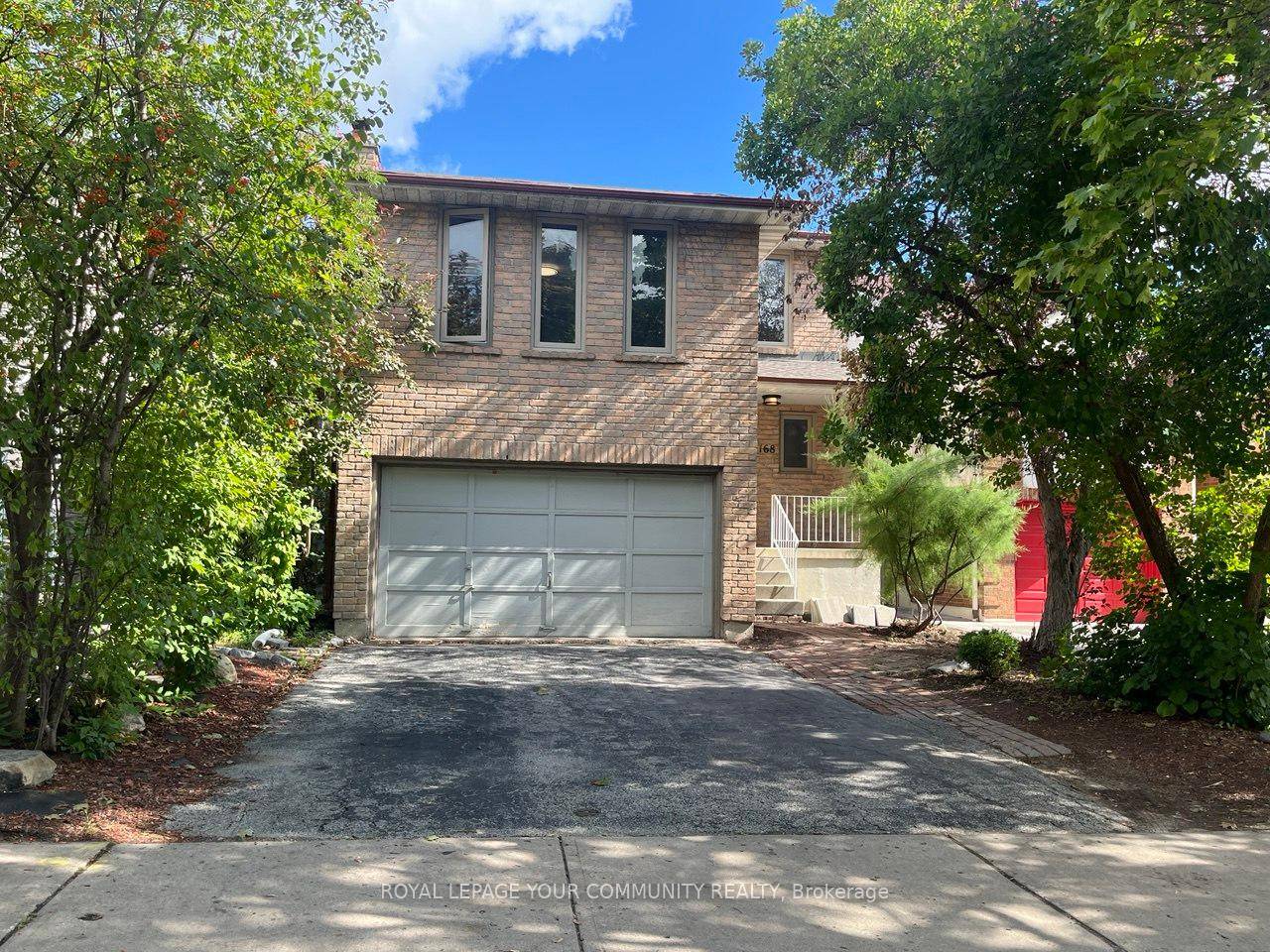 Great Location ! Freshly Painted and Recently Renovated Detached 2 story house On Large Mature Lot Backing Directly Onto A Meticulously Maintained Park In One Of Richmond Hills Most Sought ...