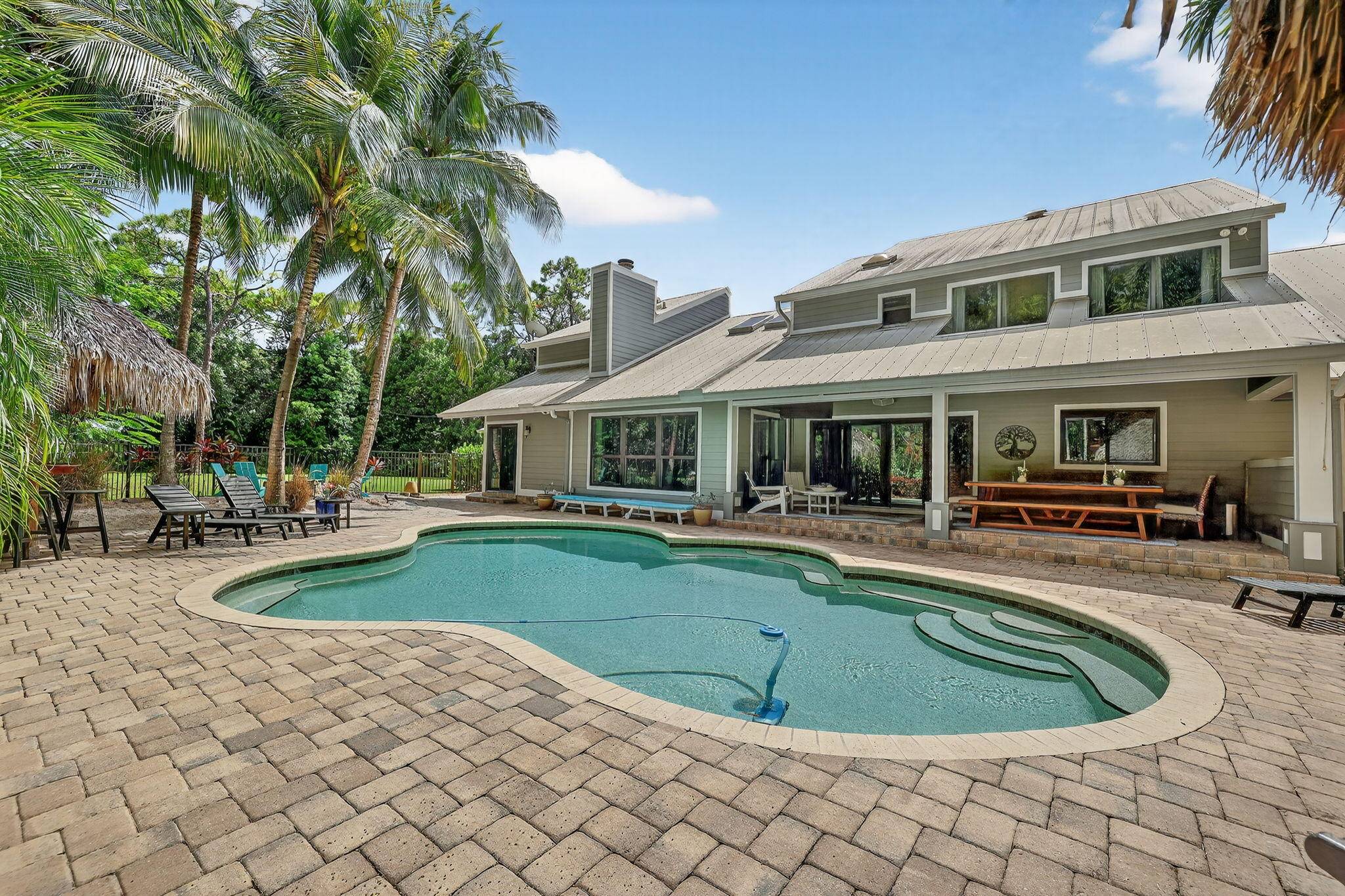 Live, work play in your own tropical oasis !
