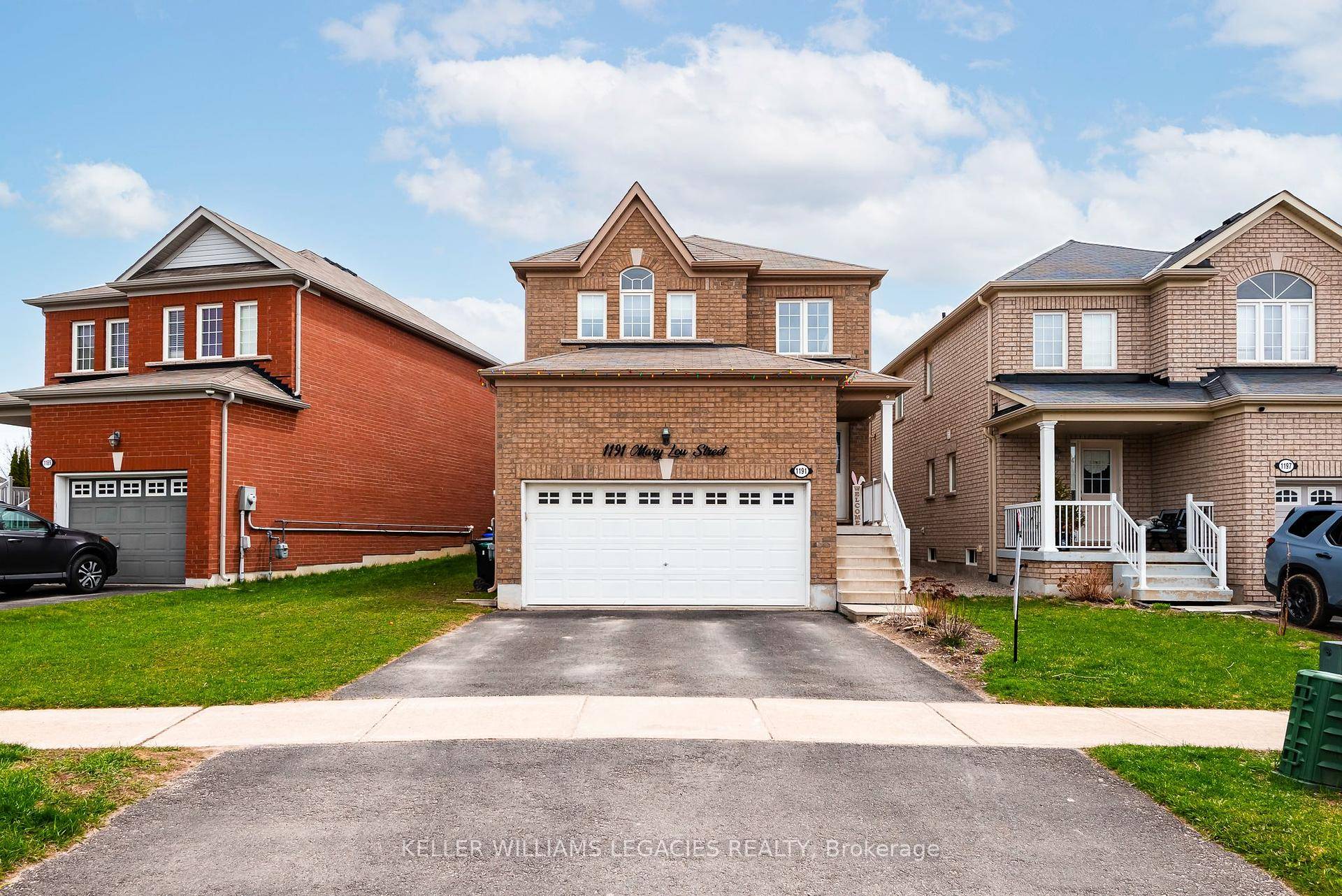 PERFECT FAMILY HOME ! Welcome to a stunning detached home that perfectly blends comfort, style, and functionality.