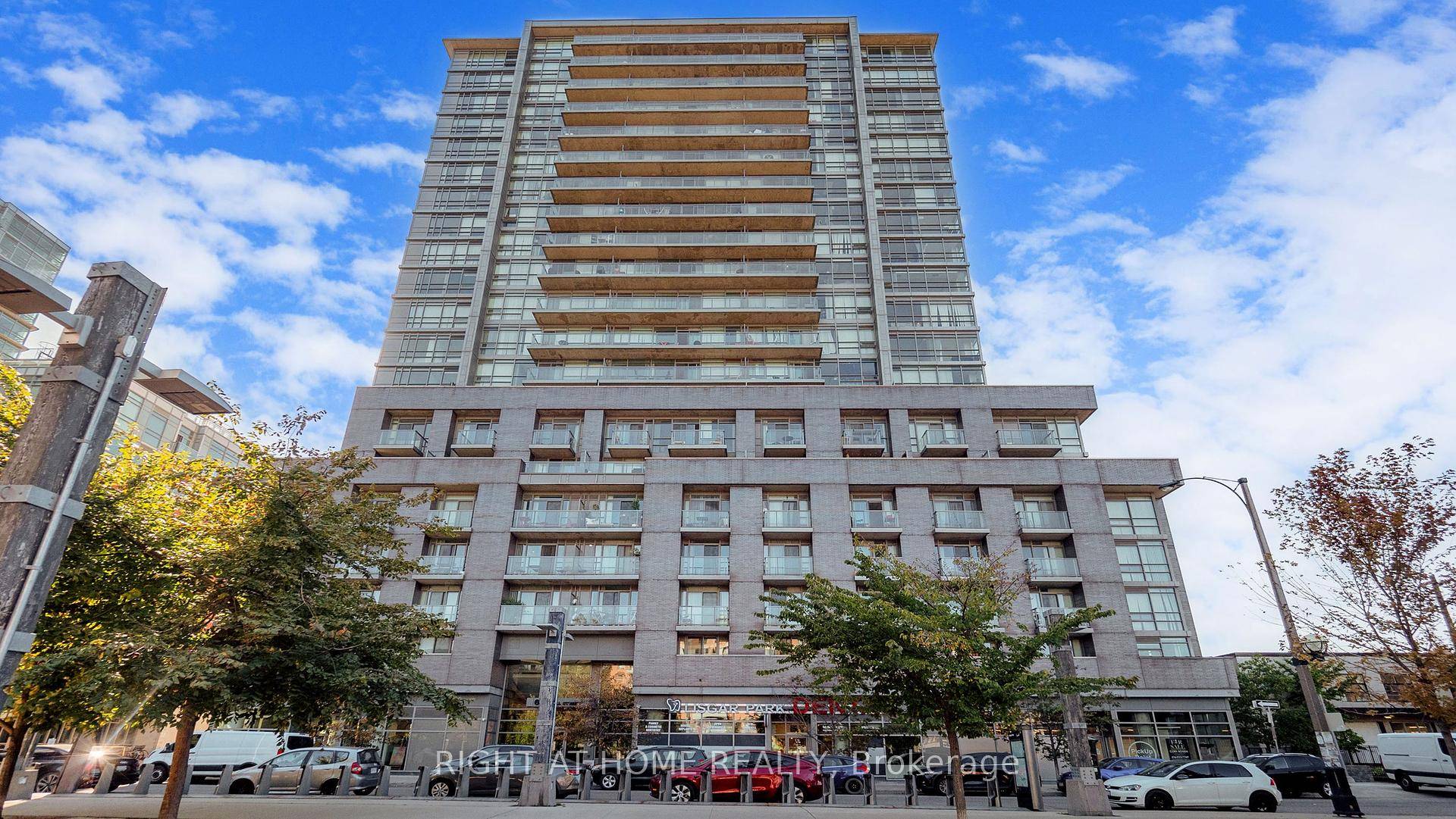 One bedroom Condo in the heart of Toronto's Art, Culture district.