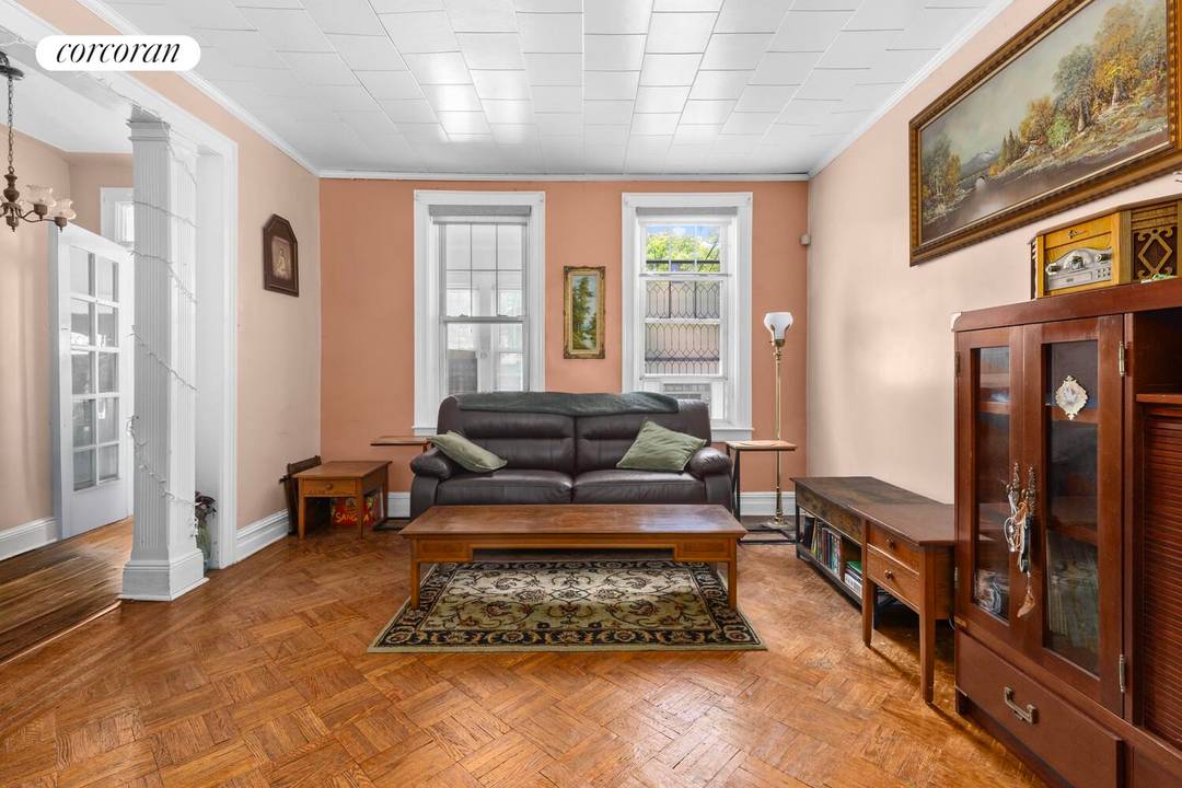 Welcome to 94 05 Forbell Street, a beautifully maintained one family home offering the perfect blend of comfort, functionality, and convenience.