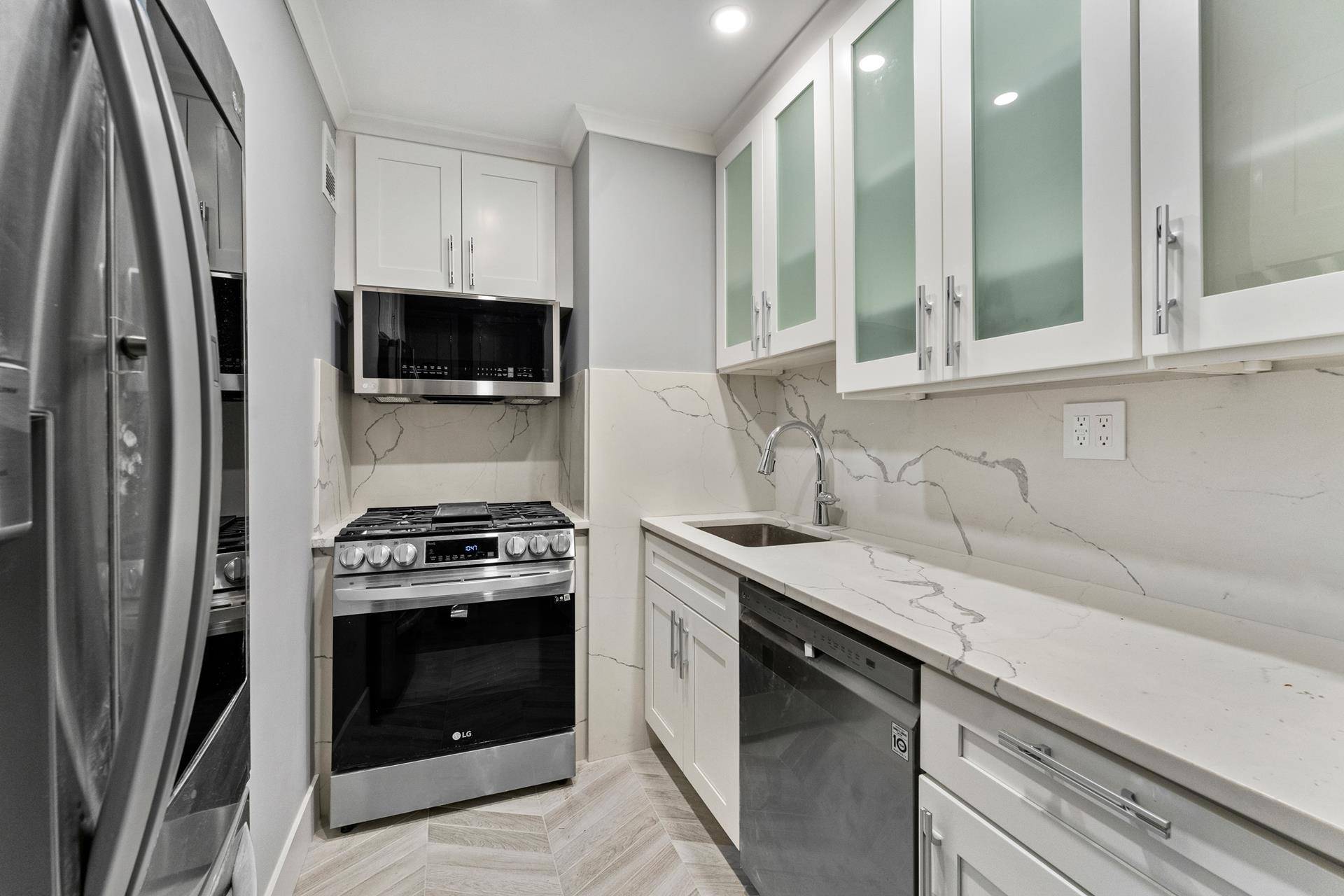 XXX MINT RENOVATION WITH PARTIAL GARDEN VIEWS This XXX Mint, peaceful, west facing apartment with partial garden views features a beautifully renovated kitchen with white cabinetry, quartz countertops and stainless ...