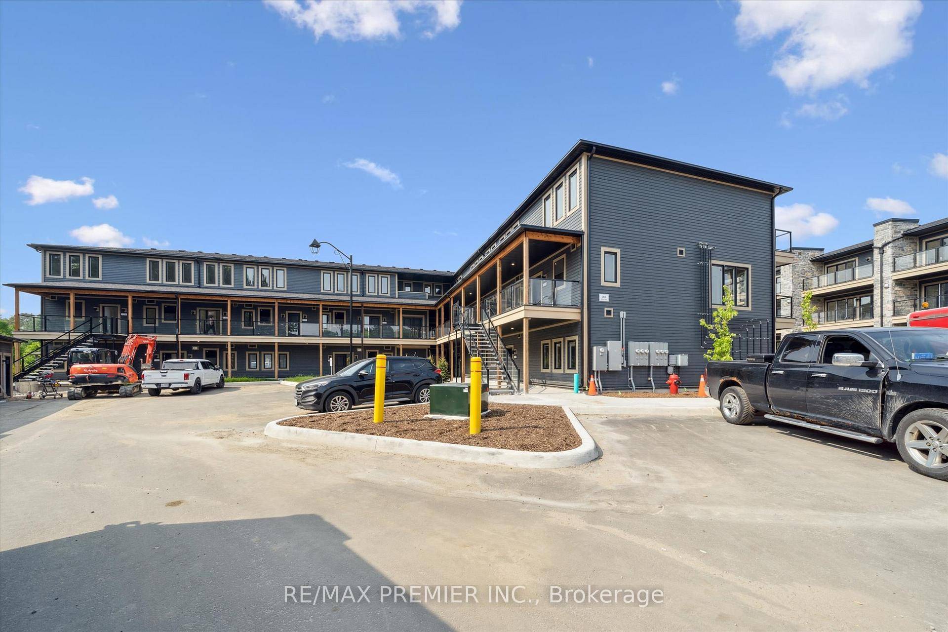 Experience the best of Muskoka living in this stunning Springfield Model suite at Crescent Bay Condos, nestled on the shores of Fairy Lake in beautiful Huntsville.