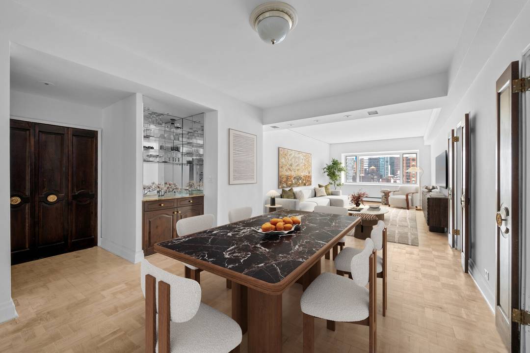 LARGE ROOMS, TALL CEILINGS AND OPEN VIEWS Located on the 17th floor, this corner two bedroom condominium offers well proportioned rooms, high ceilings, and open city views.