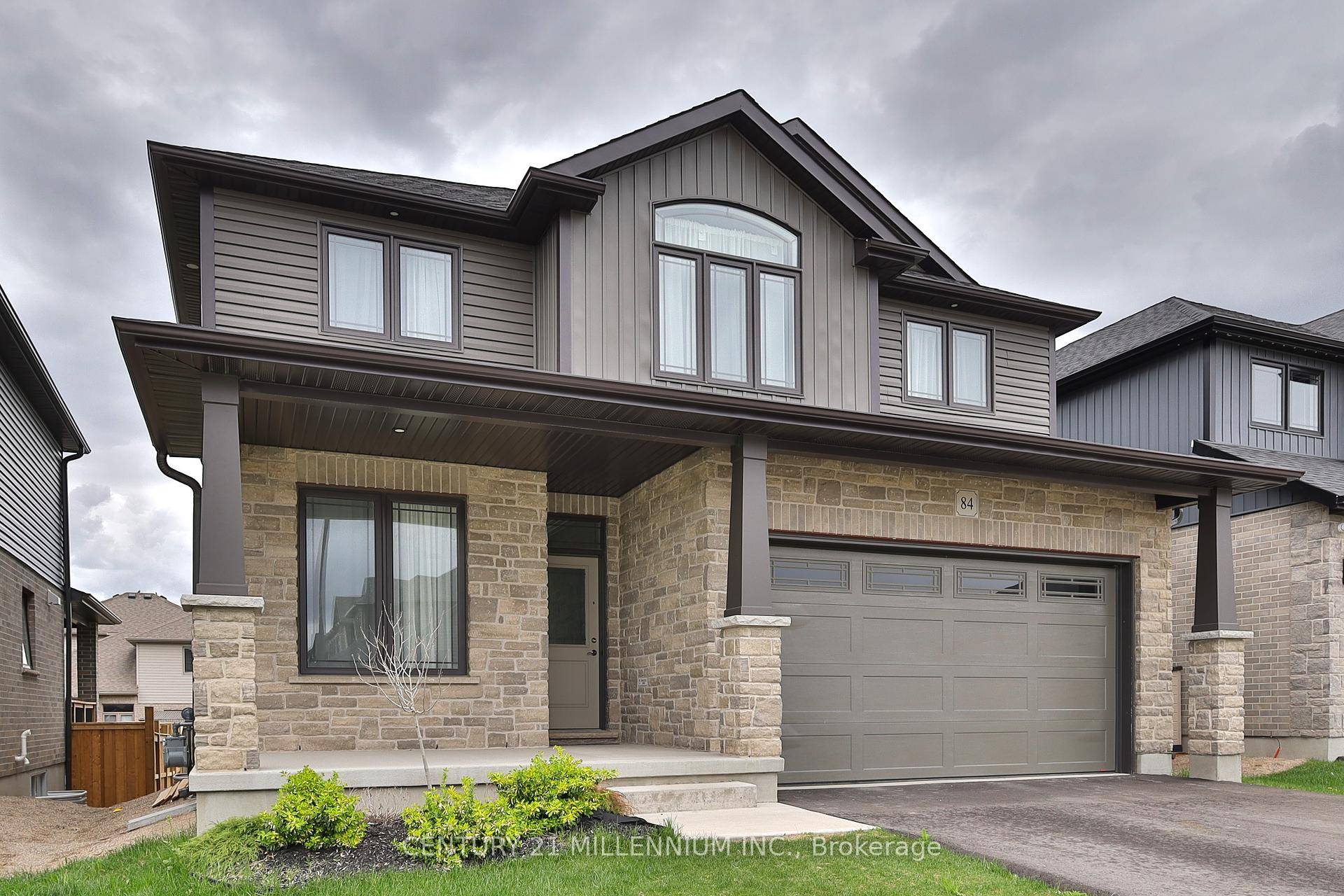 Spacious Grand Valley 3 year new Thomasfield Home.