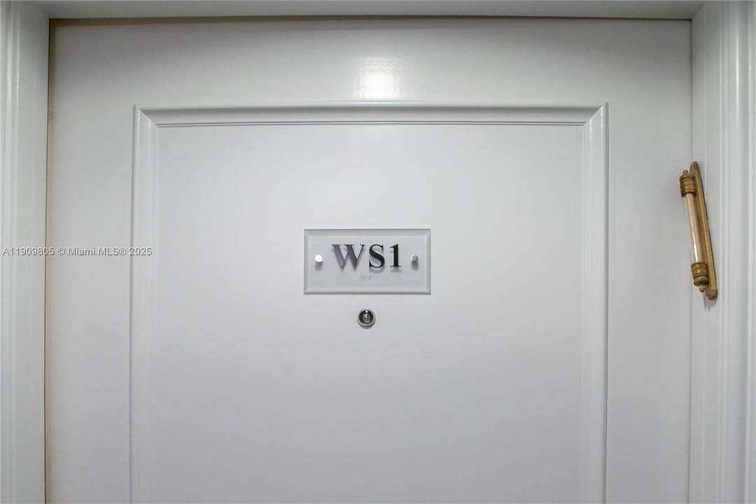 Welcome to your private oasis amp ; Great opportunity to live on Williams Island and enjoy all the amenities and resort style living of this premier community.