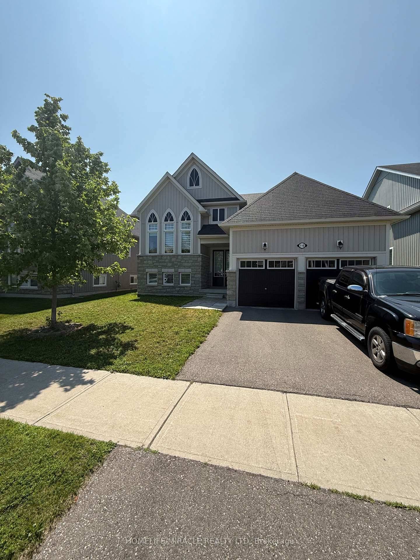 Absolutely stunning raised bungalow just close to Georgian Bay in beautiful Wasaga Beach !