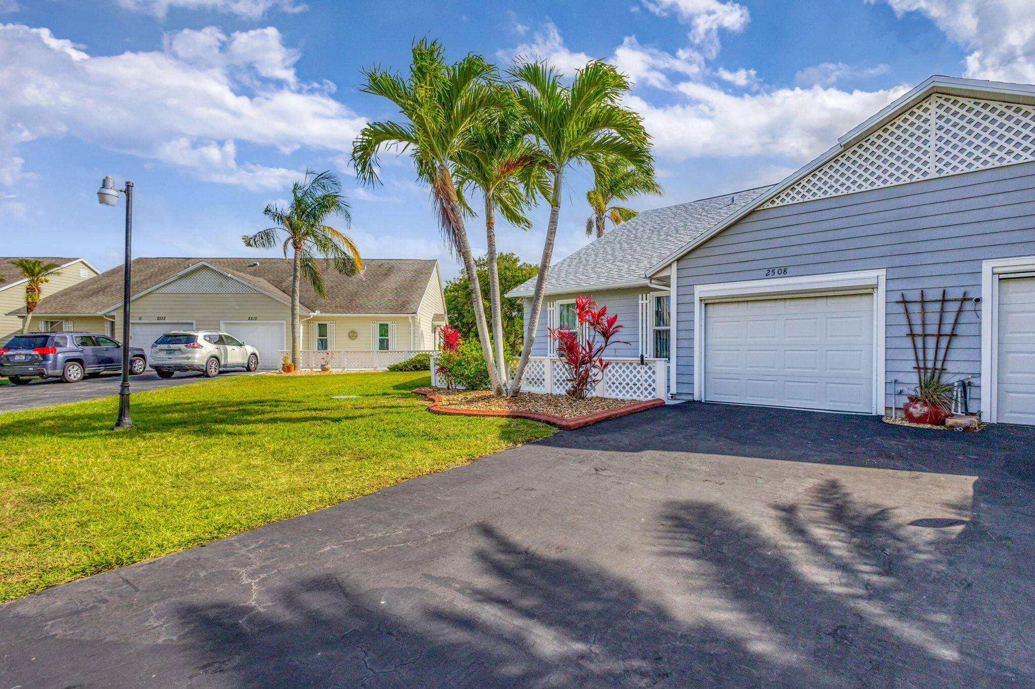 This 2 2 1 villa is nestled in the back of Tropical East subdivision with lake views.