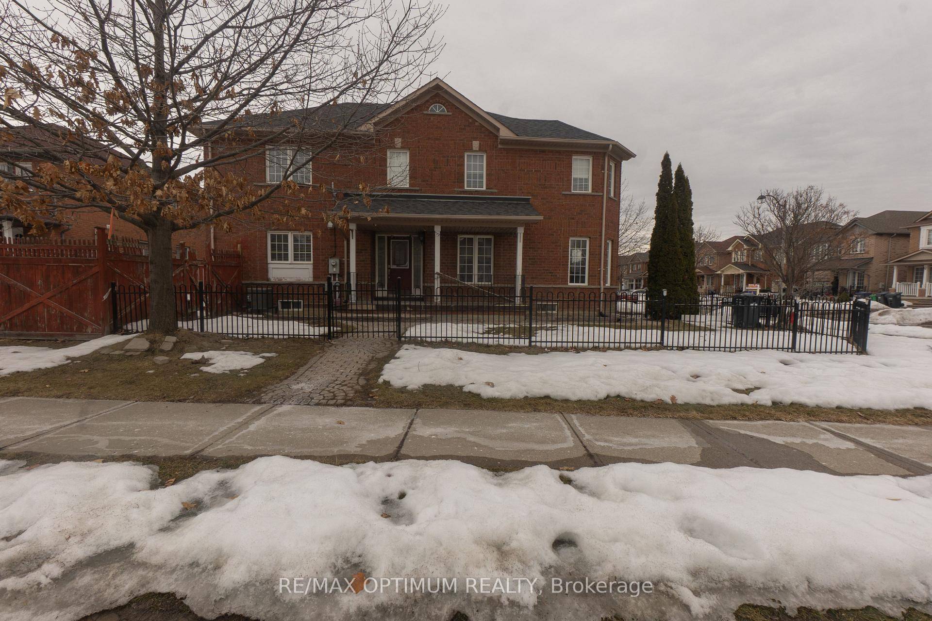 Gorgeous 4 bedroom, 3 bathroom detached home on a premium corner lot, situated on a quiet court.