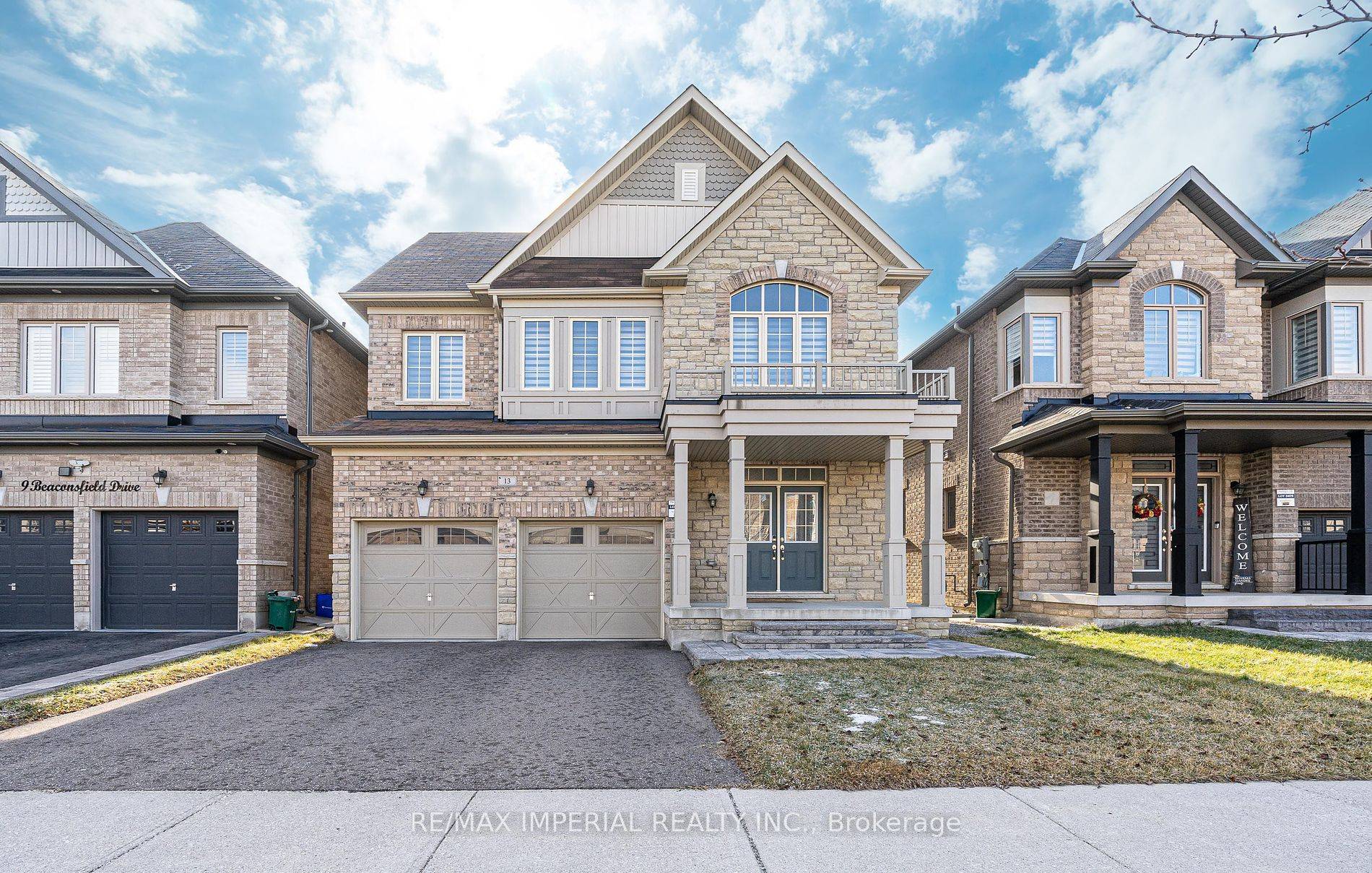 Welcome to the vibrant community of Kleinburg in Vaughan, where modern living meets convenience at its finest.