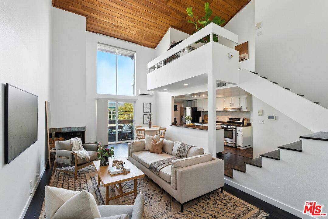 12602   Pacific Ave 3BR Marina Del Rey La