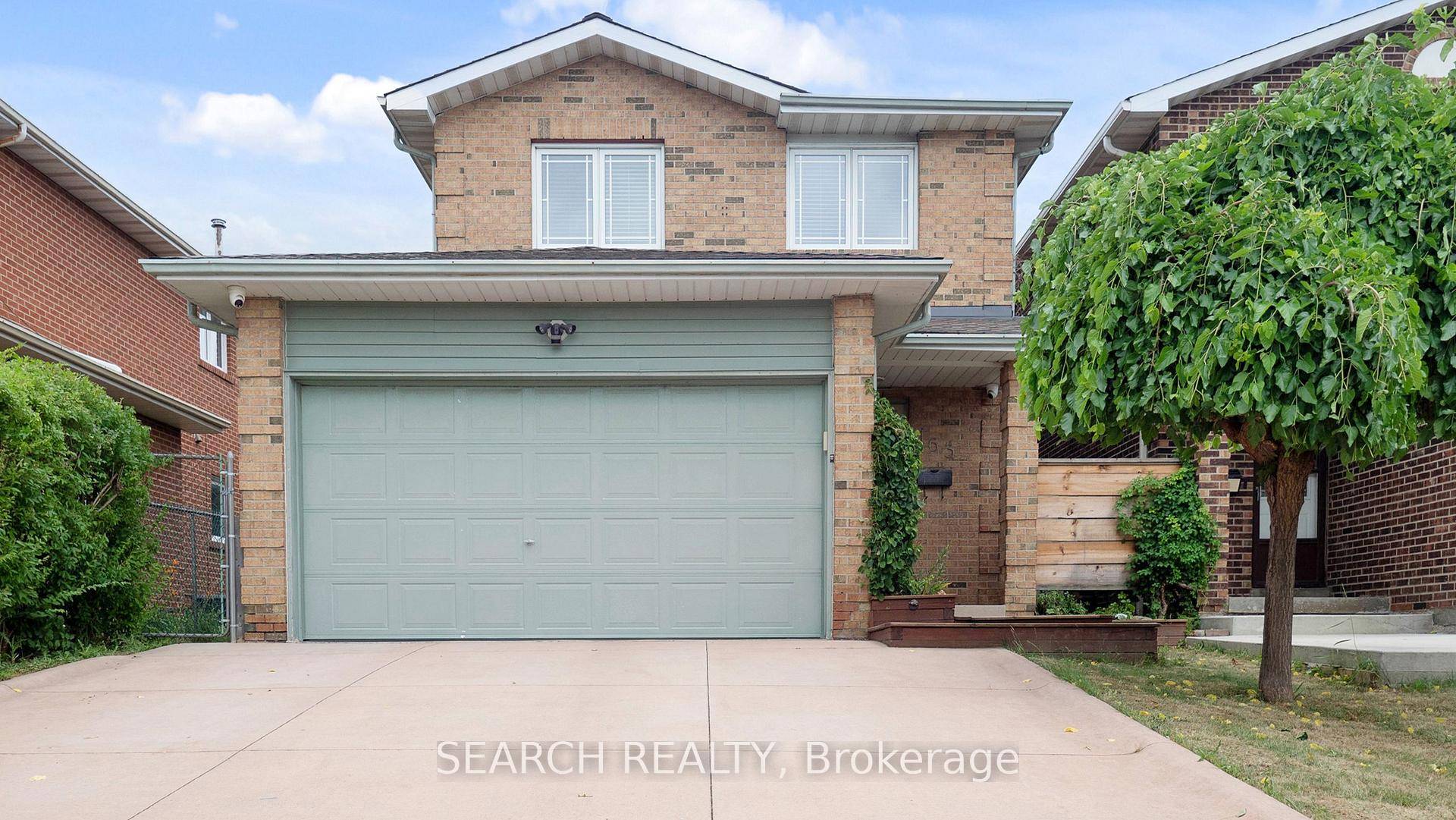 Beautiful 3 1 Bedroom detached All Brick Home on a Small Court location Backing Onto Parkland !