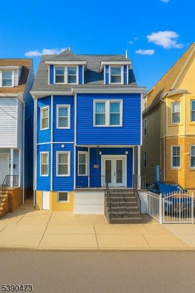 Discover the unbeatable CASH FLOW potential at 308 Clifton Avenue !