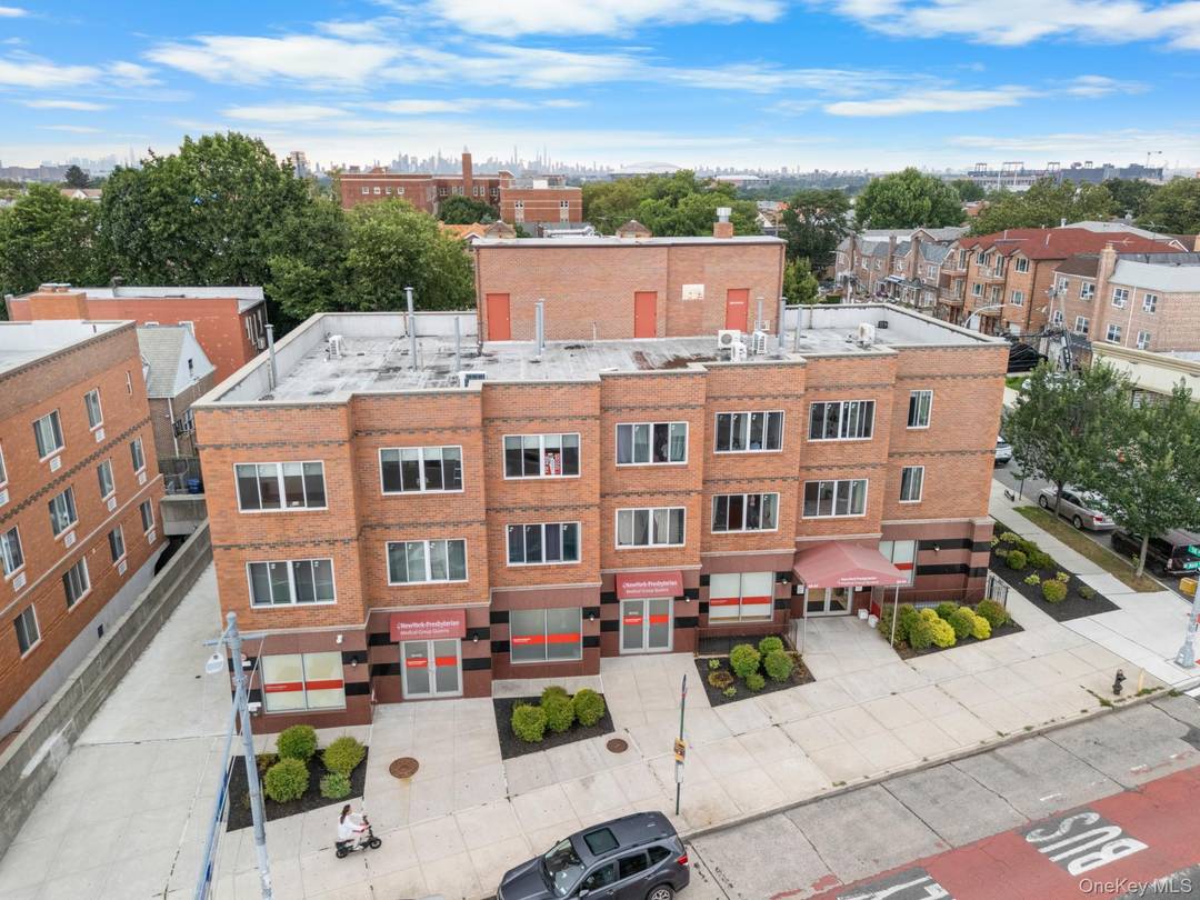 Modern 2BR Condo in Prime Flushing 421a Tax Abatement Washer Dryer In Unit Welcome to 5804 Main Street 1A, a sun drenched 2 bedroom, 1 bath condo located on the ...