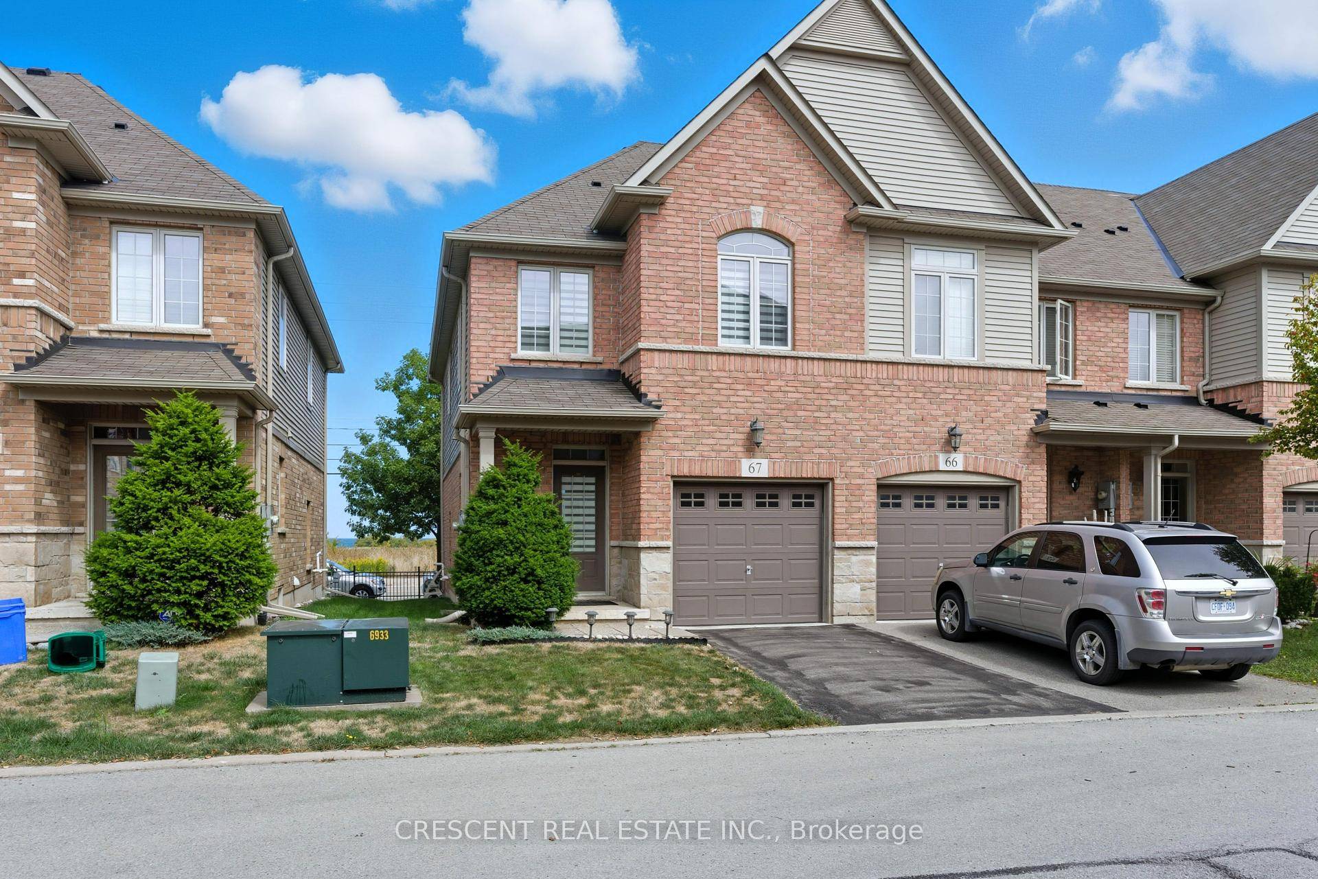 Welcome to this beautifully maintained end unit freehold townhouse steps away from Lake Ontario.