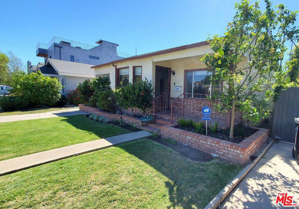 3461   Redwood Ave 3BR Marina Del Rey La