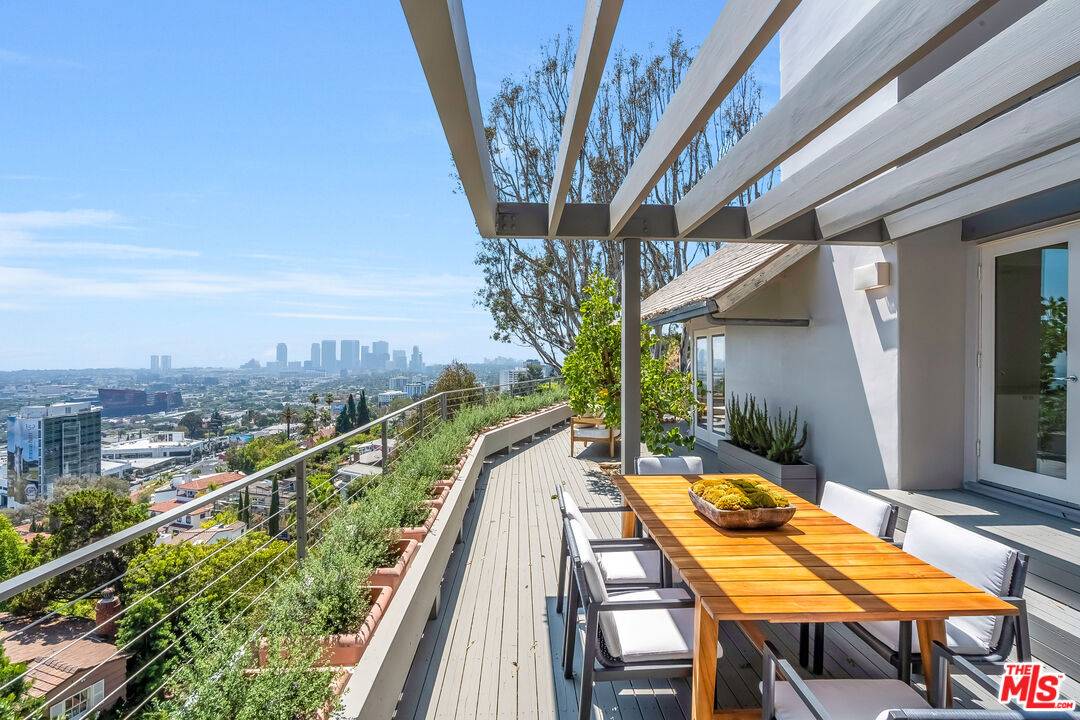 1394   Miller Dr 3BR Sunset Strip La
