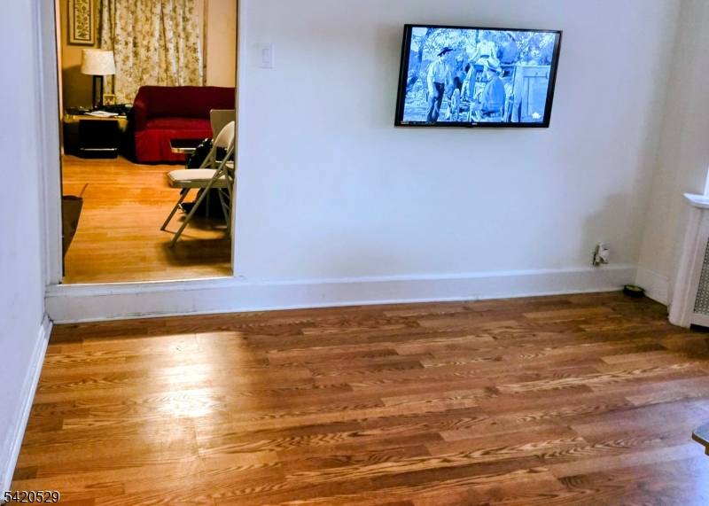 Welcome to this side by side 2 family boasting 4 bedrooms wtih an extra bonus room and 4 bathrooms.