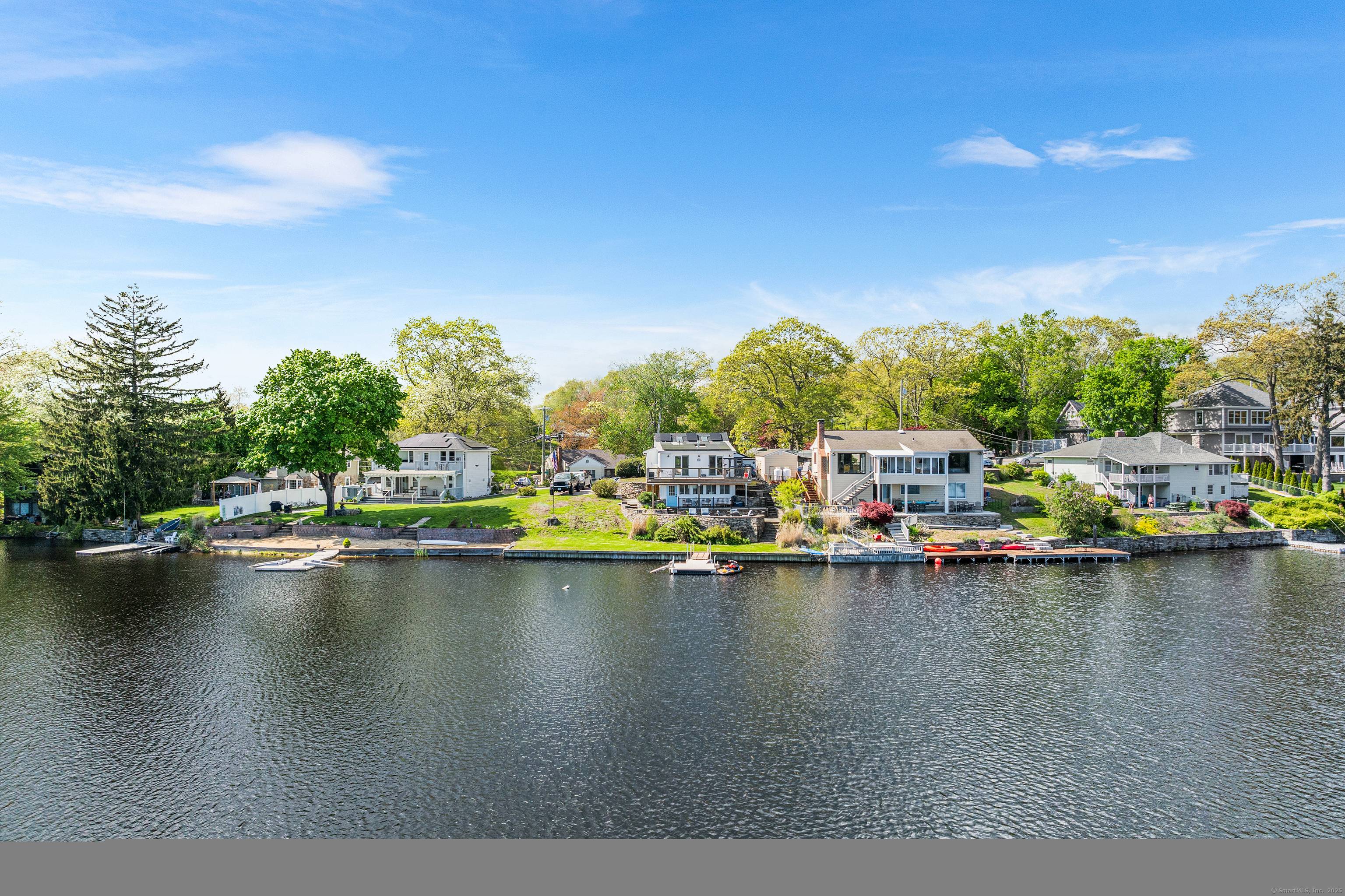 Live the Lake Life on Oxoboxo !