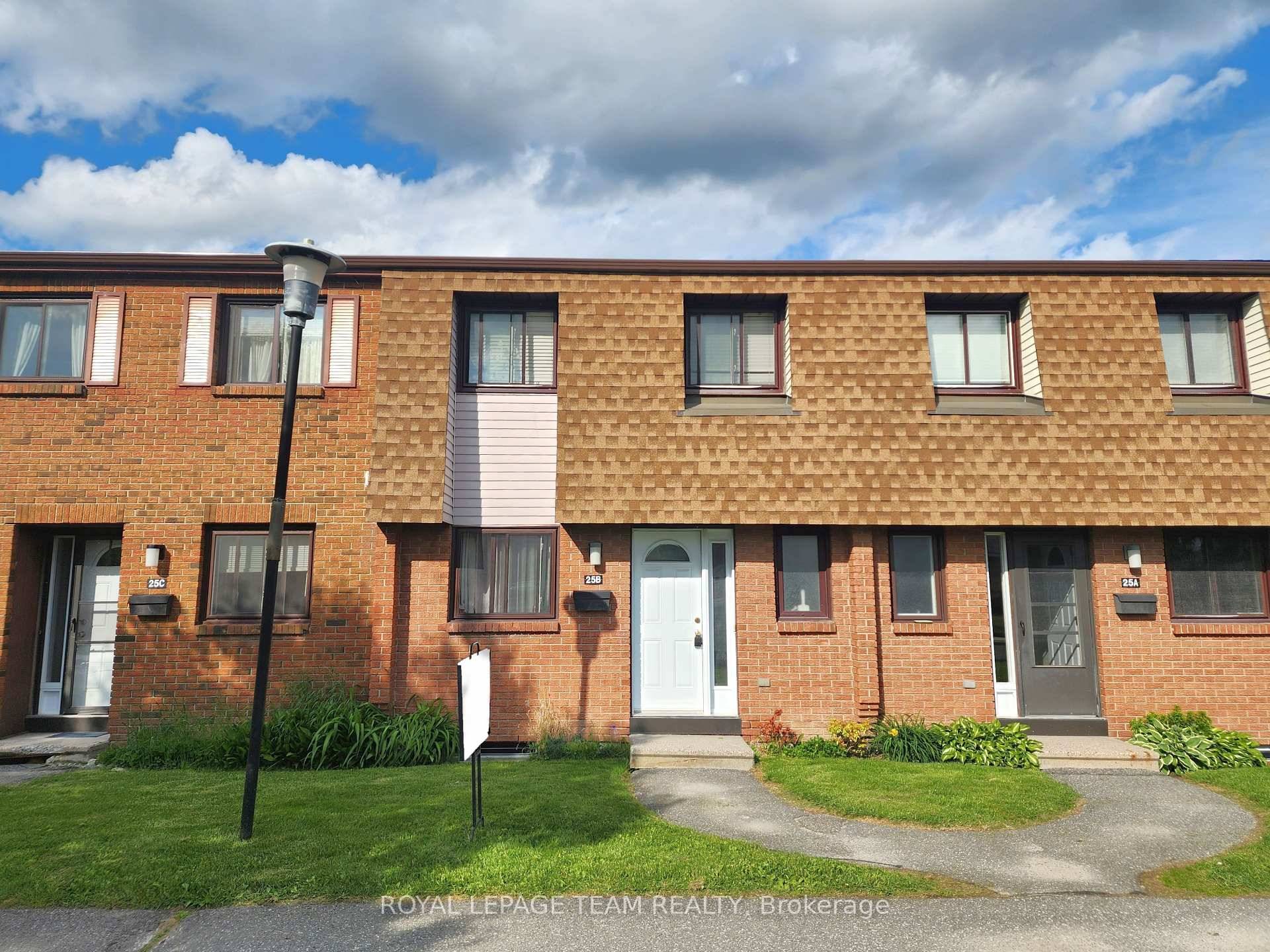 Welcome to this bright and affordable 3 bed townhouse in the highly sought after community of Craig Henry !