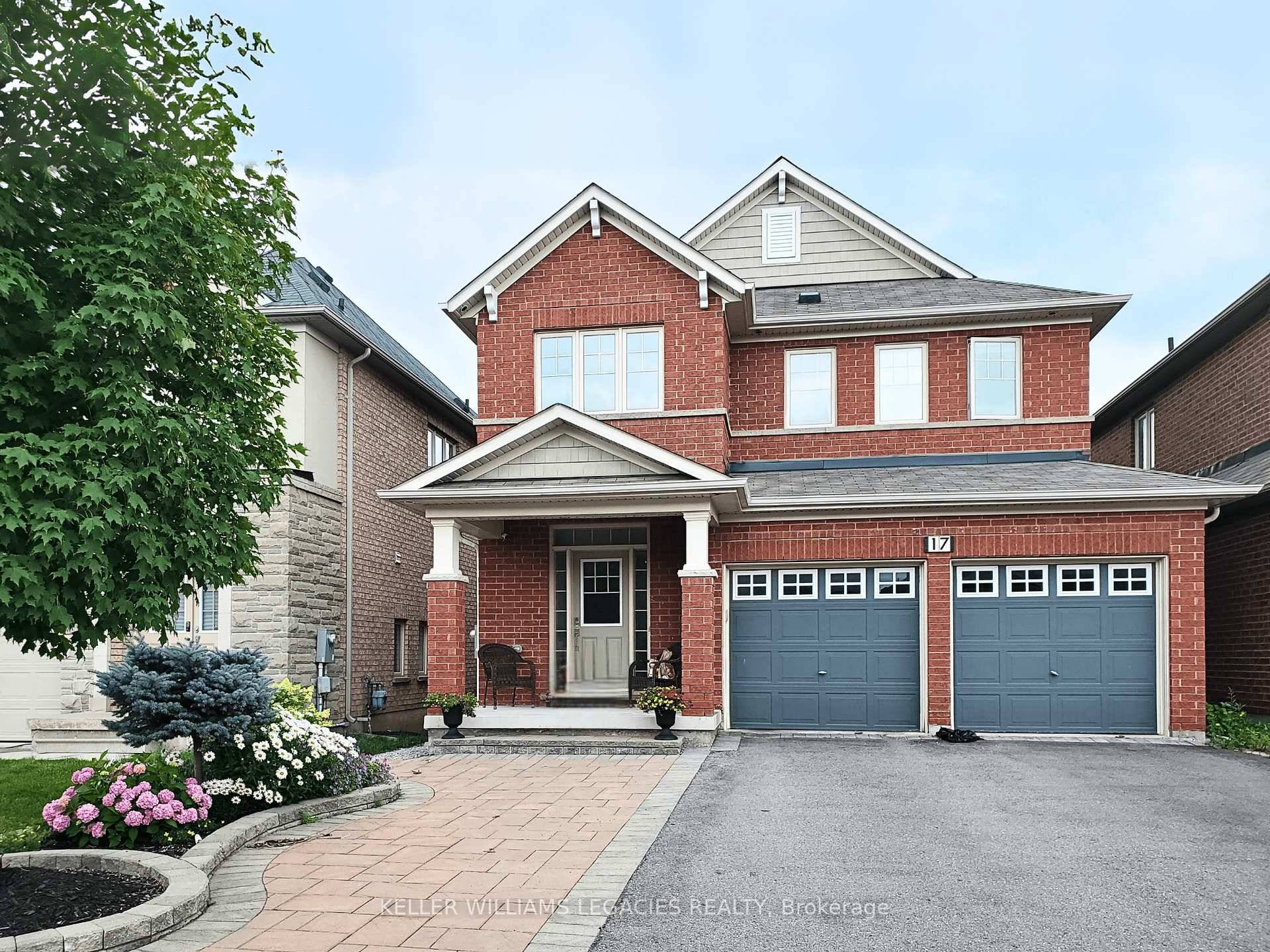 Gorgeous South Facing 4 Bedroom Home with Walkout Basement in Prime Richmond Hill !