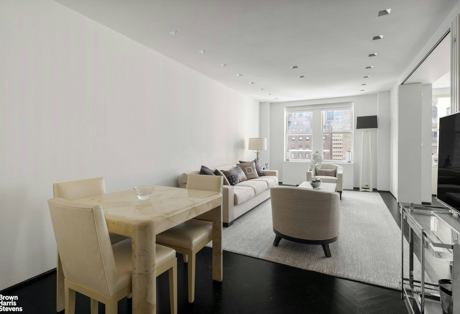 WinePark Avenue Splendid Super Mint Modern Designer 1 Bedroom 595K This is a land lease building with a new 103 year lease !