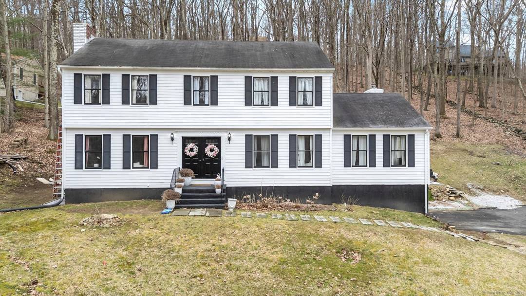 This luxuriously updated Colonial is nestled in the heart of the sprawling, picturesque Sleepy Hollow Estates.