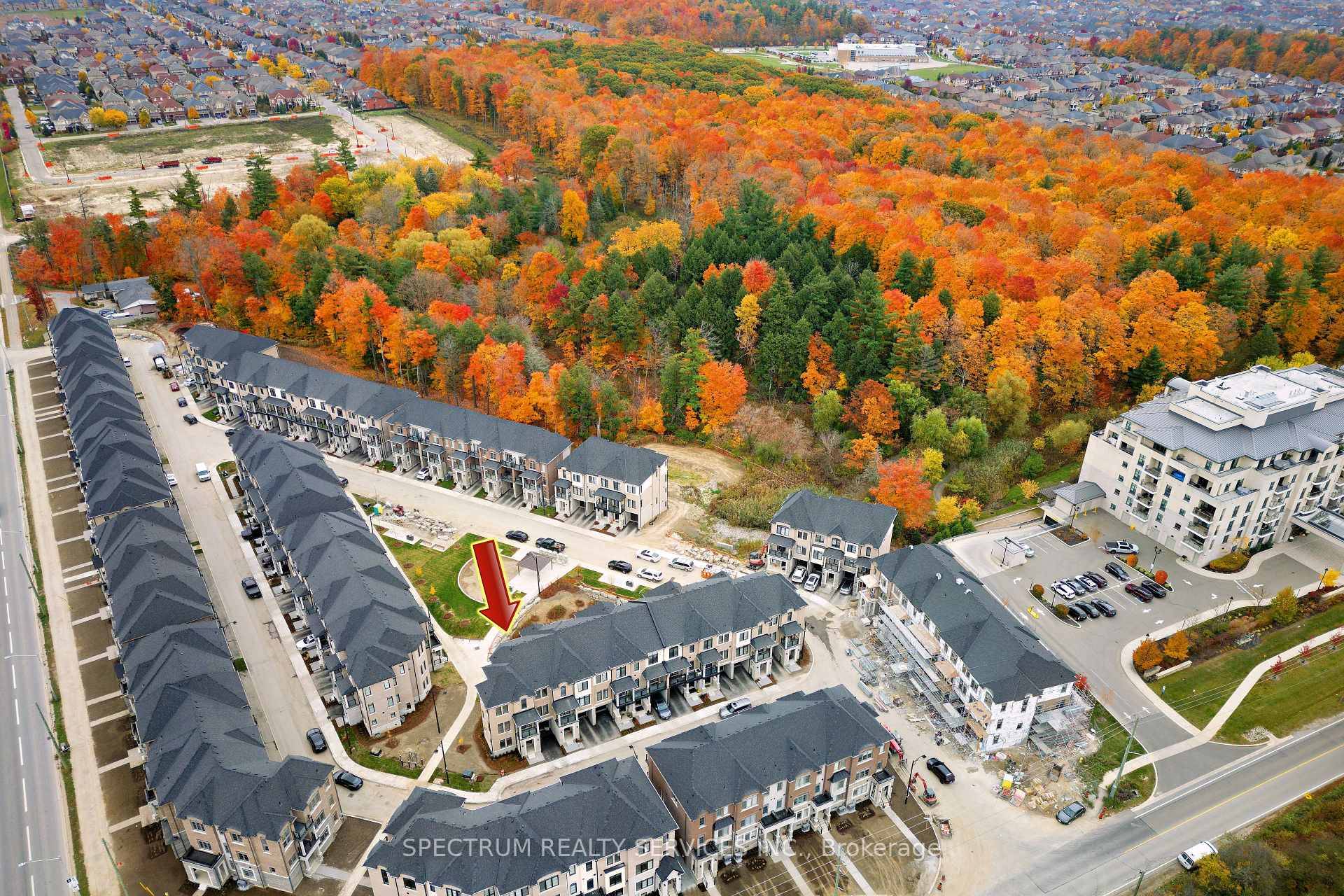 Stunning 3 Bedroom Corner Unit Townhome in Prestigious Archetto Woodbridge Towns community NOW INCLUDES First Year Maintenance Fees Free amp ; Central Air Conditioning !