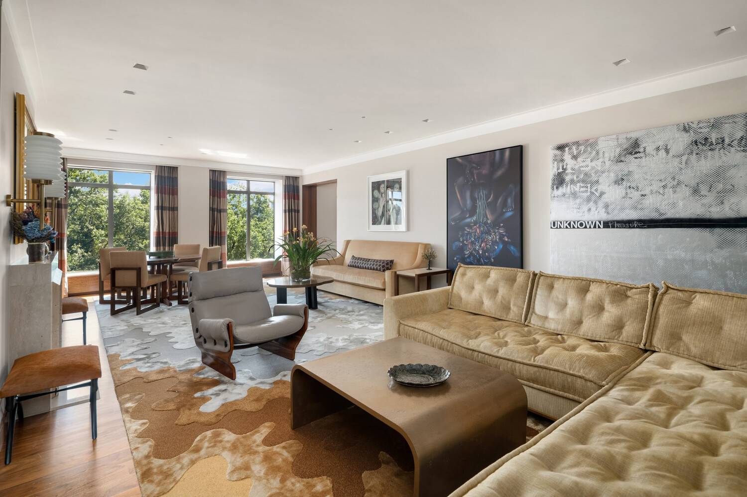 Please reach out to the listing agent, Lauren Muss at Douglas Elliman, to schedule a tour.