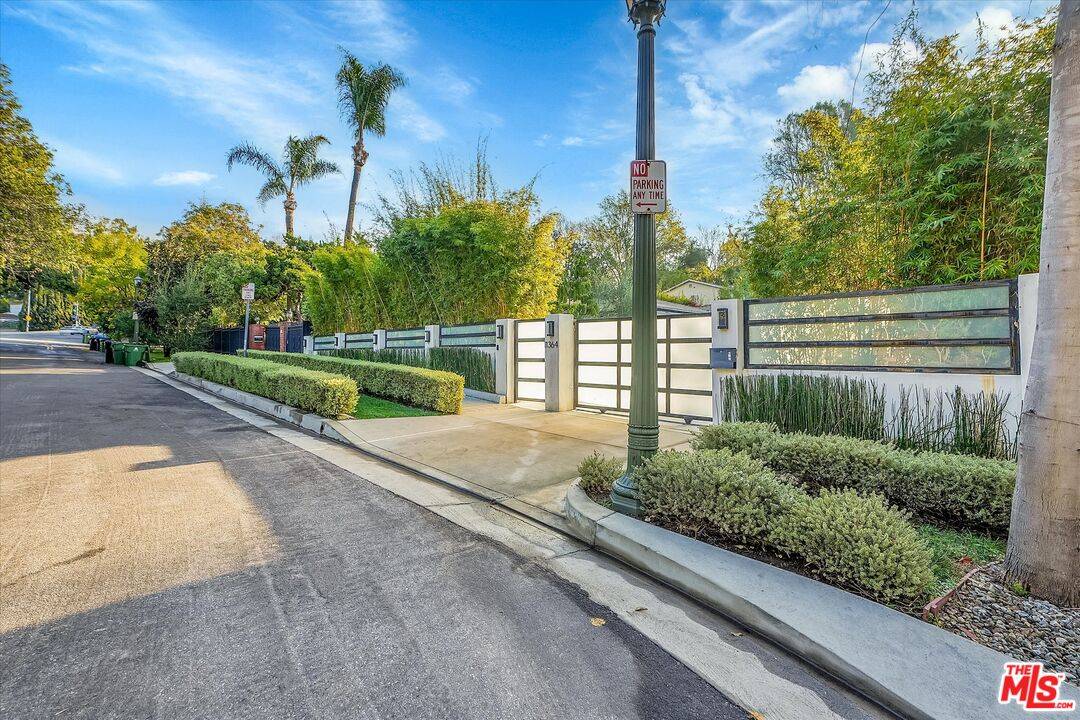 11364  W Sunset Blvd 3BR Brentwood La