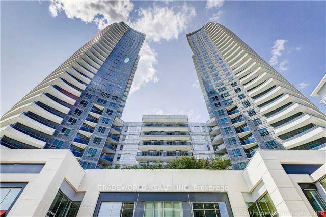 World on Yonge Condo Absolutely Stunning Spacious 2 Bedroom Condo Unit Freshly Painted Laminate Flooring Thru Out Modern Kitchen With Granite Countertop amp ; Stainless Steel Appliances.