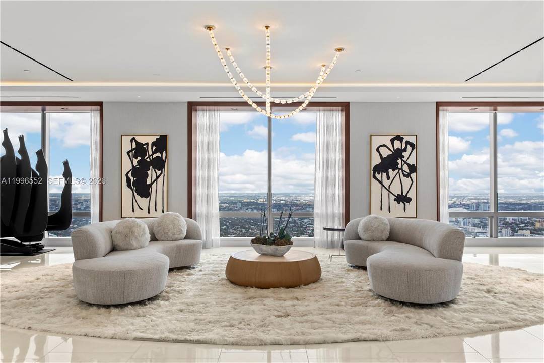 Welcome to the sky ! On the 70th floor, this nearly 6, 000 SF penthouse, designed by Jonathan A Ragusa, unites three units into an extraordinary residence.