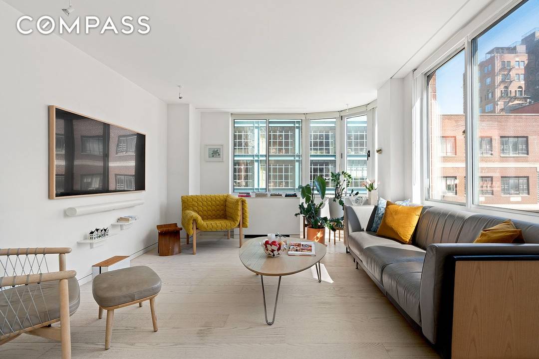 Stunning, Ultra Private 3 Bedroom Condominium in the Heart of Tribeca Offering a rare combination of triple exposures, a large private balcony, and pin drop quiet, this fully reimagined 3 ...