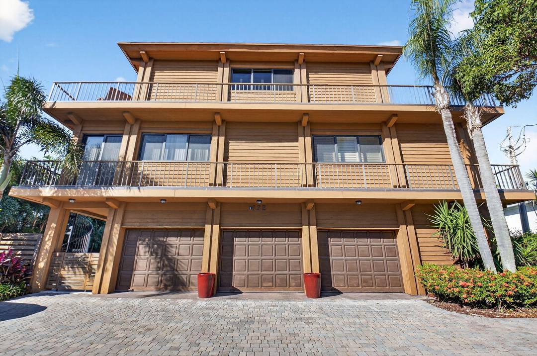 Exquisite Full Floor ''Sky Villa'' Penthouse with Breathtaking 270 Views A rare opportunity awaits at one of the most coveted addresses in east Delray Beach.