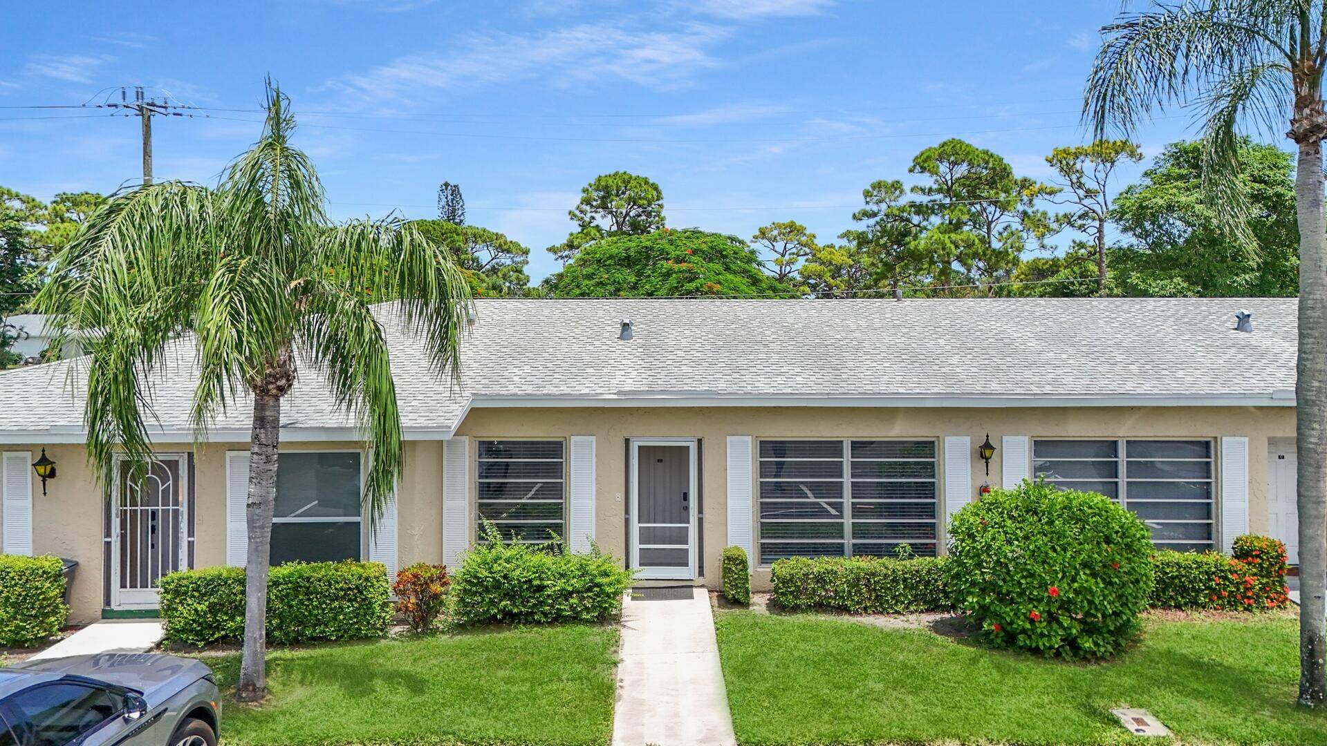 Furnished 2 bedroom, 2 bath villa in sought after Palm Greens !