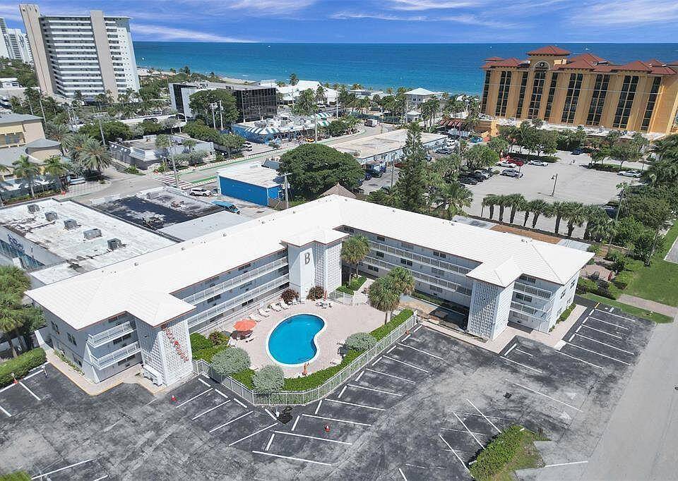 RENT RIGHT AWAY ! Fantastic 2 bedroom, 2 bath condo in The Buccaneer, just 1.