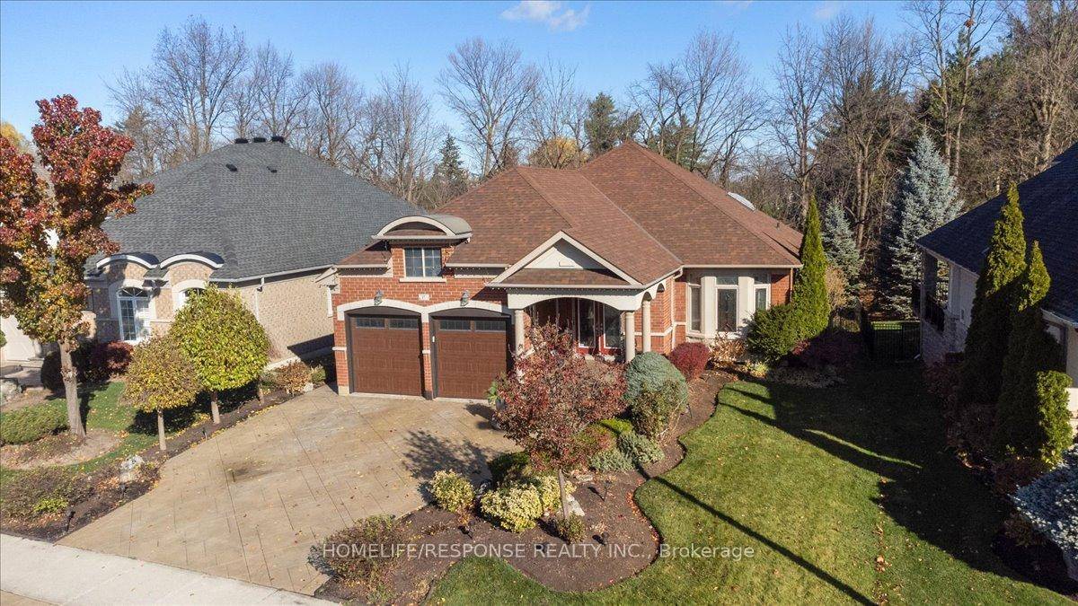 Welcome to this luxurious, custom built executive bungalow by Arthur Blakey, situated in the highly sought after Streetsville Glen neighborhood.