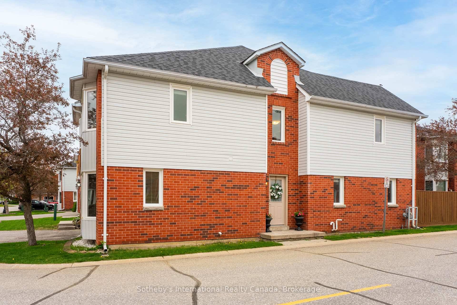 Enjoy carefree living featuring access to the Muskoka River and boating to Lake Muskoka.